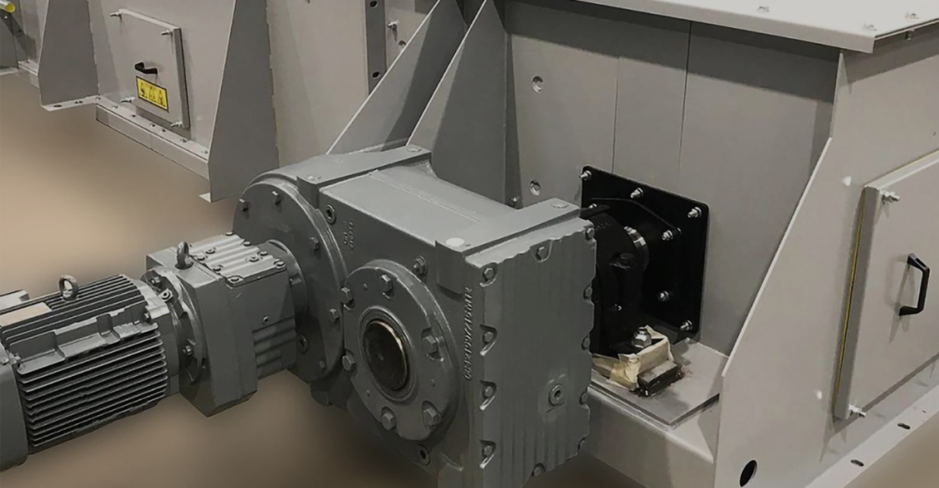 Drag chain feeder system for controlled bulk material feeding in industrial plant banner